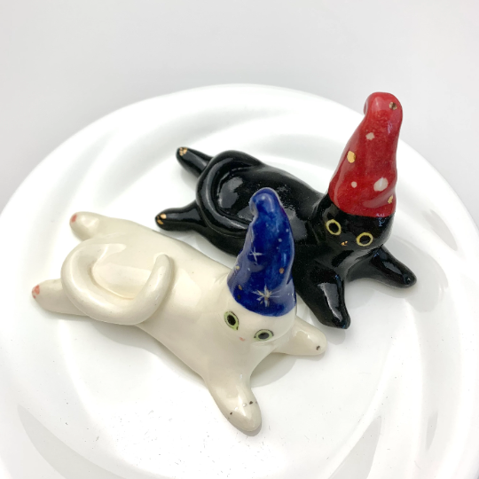 Lazy Gnome Cat Ring Cone