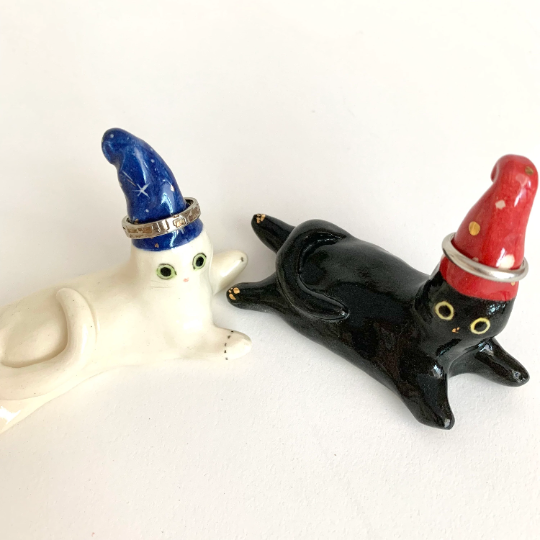 Lazy Gnome Cat Ring Cone