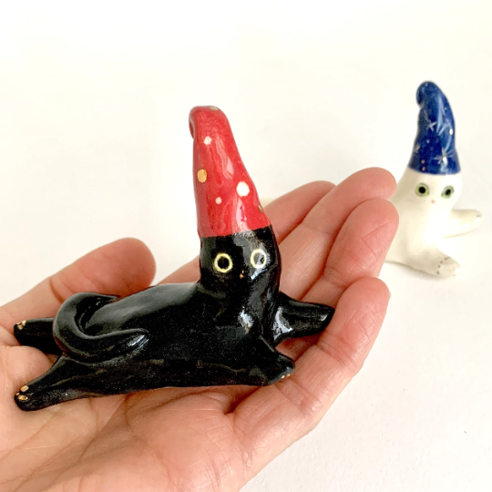 Lazy Gnome Cat Ring Cone