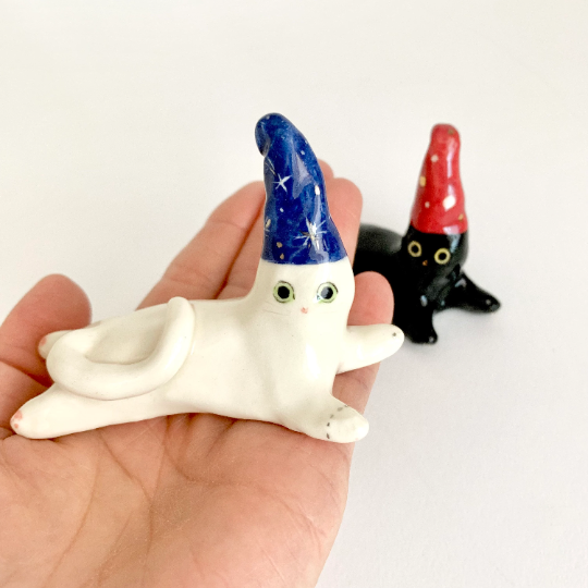 Lazy Gnome Cat Ring Cone