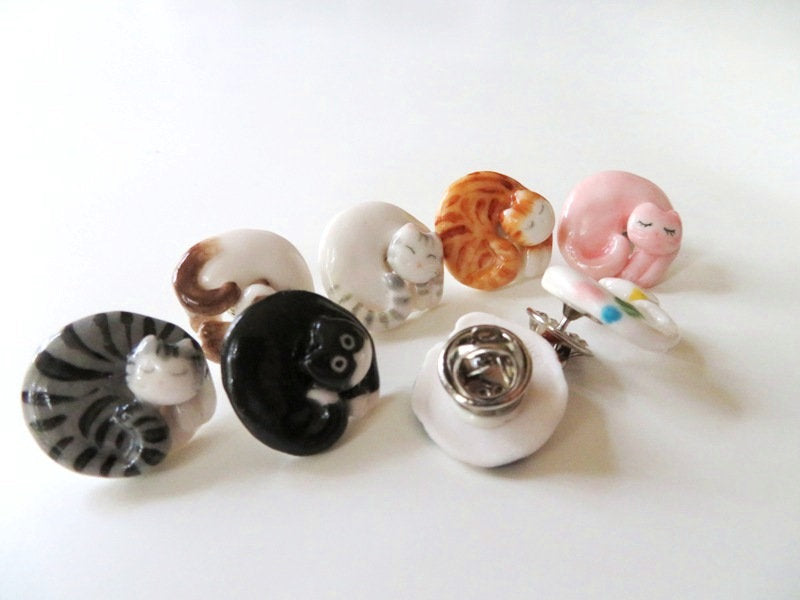 Round Cat Brooch