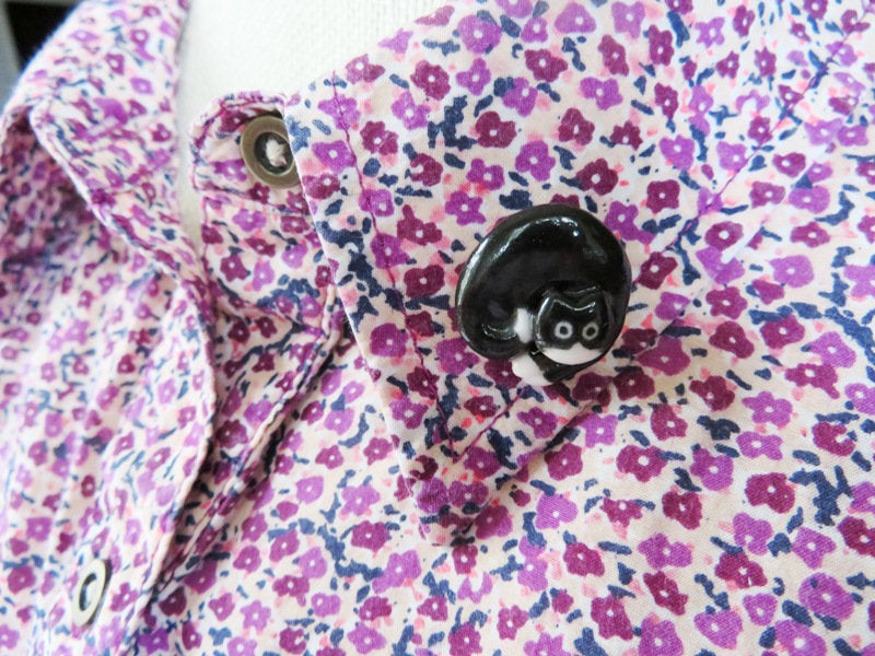 Round Cat Brooch