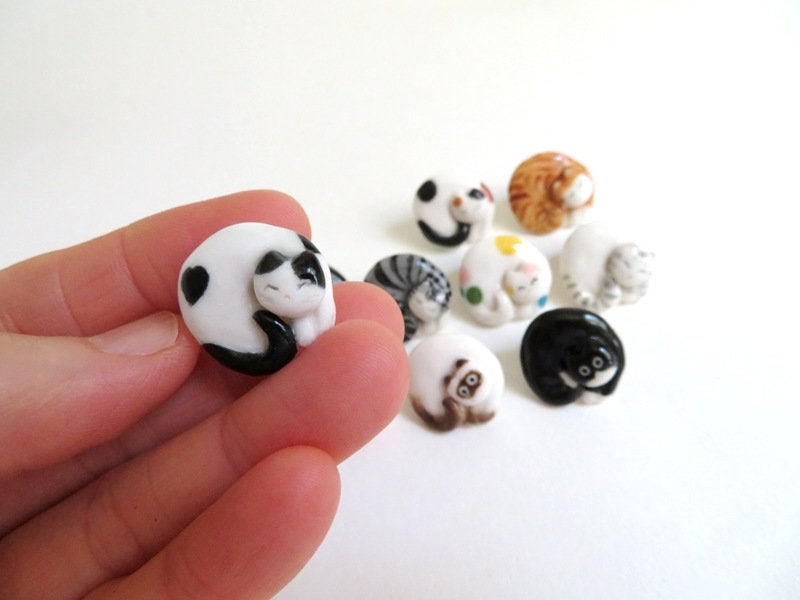 Round Cat Brooch