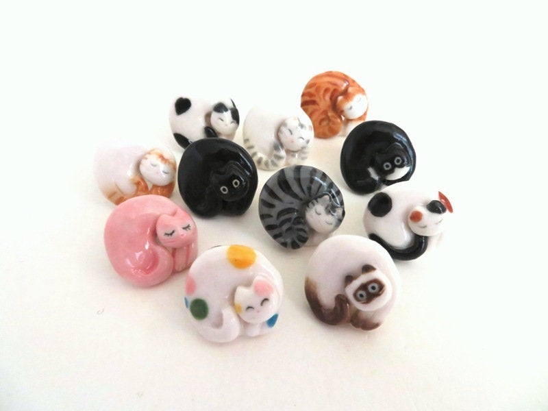 Round Cat Brooch