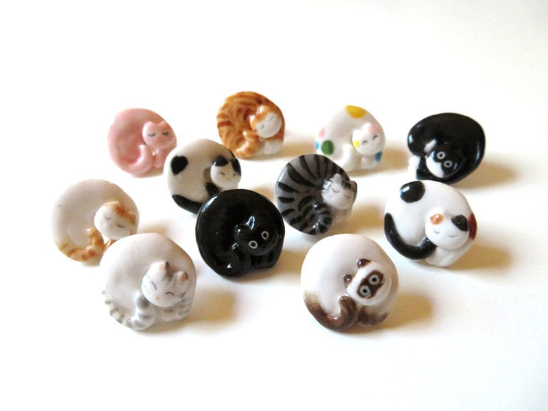 Round Cat Brooch