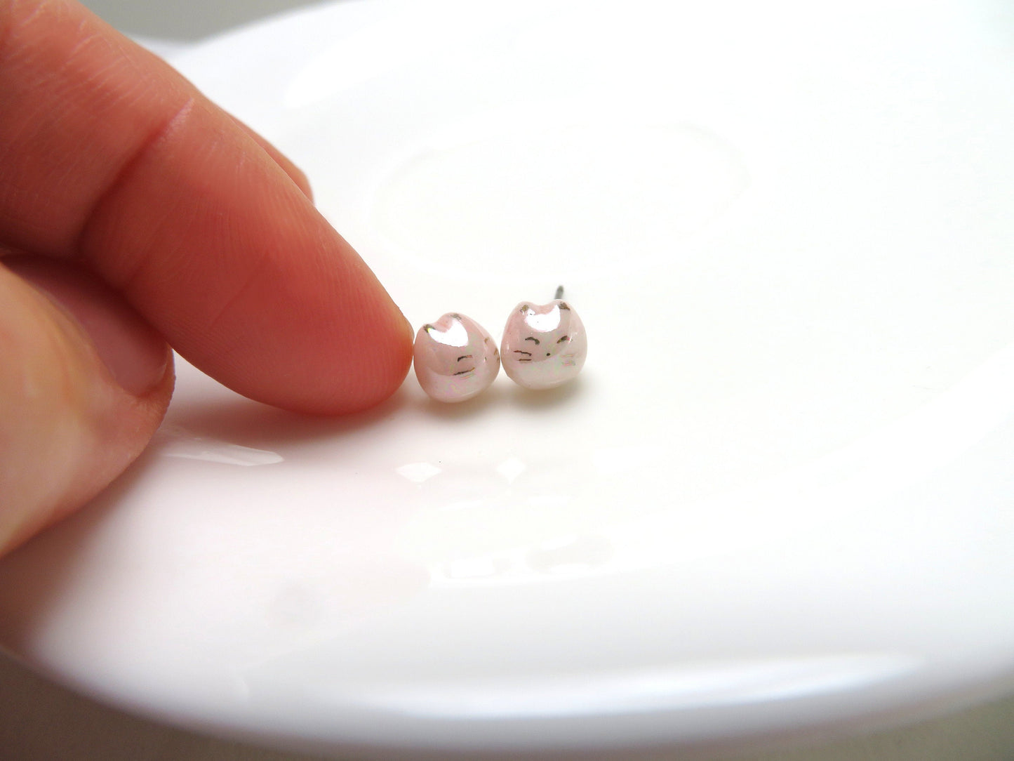 Pearly Cat Stud Earrings