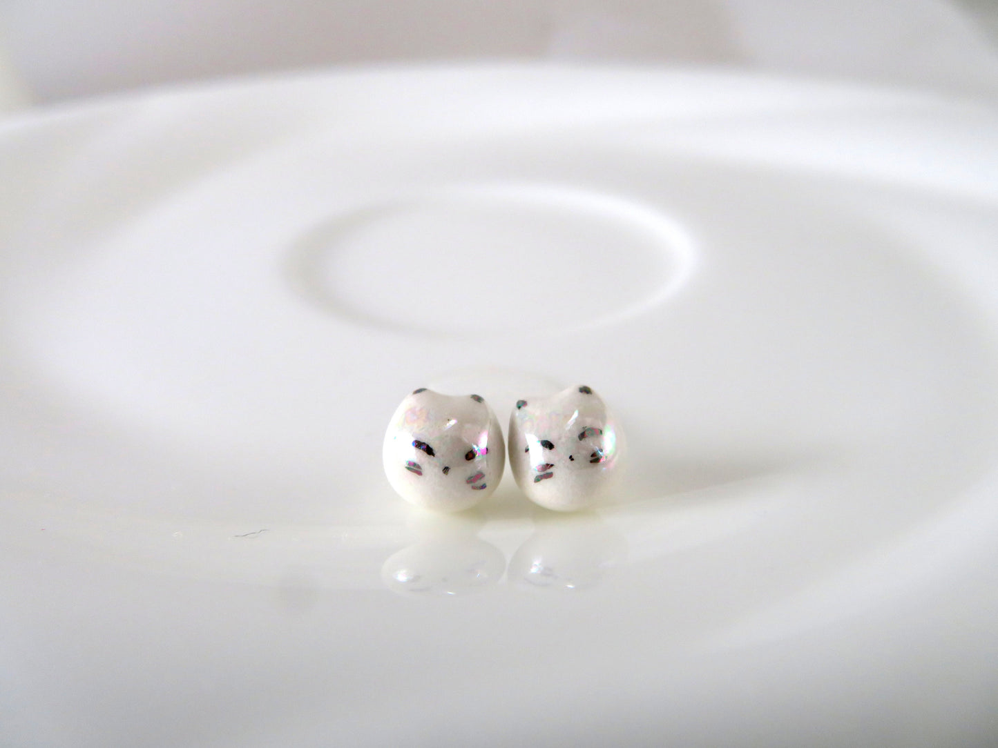Pearly Cat Stud Earrings