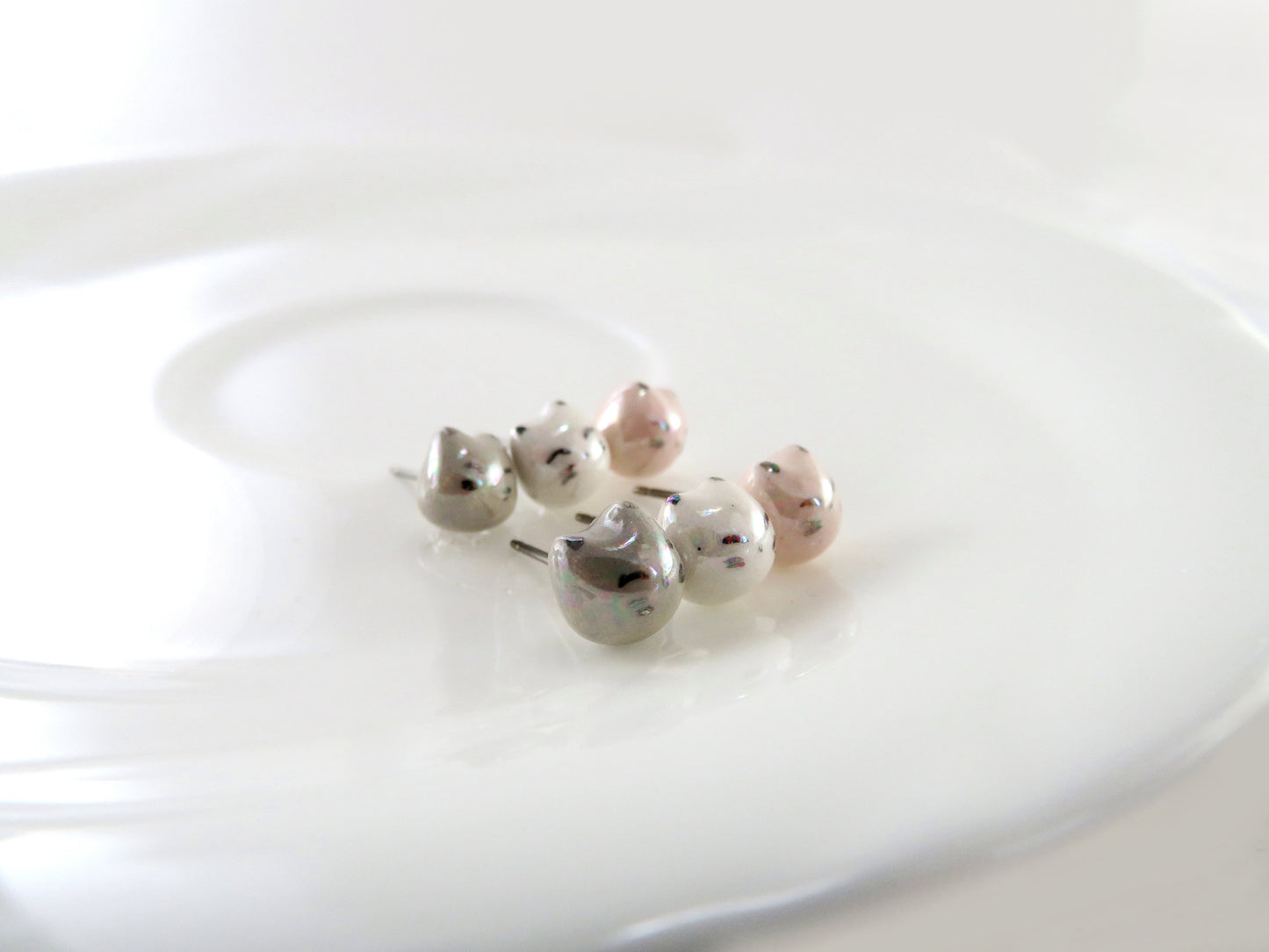 Pearly Cat Stud Earrings