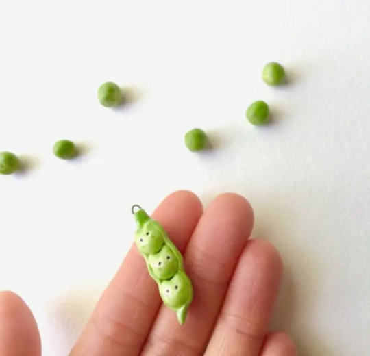 Pea Pod Cat Necklace