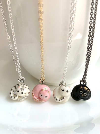 Round Cat Necklace