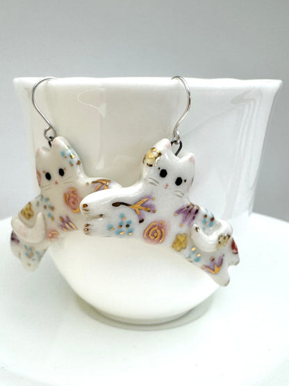 Flower Motif Cat Earrings