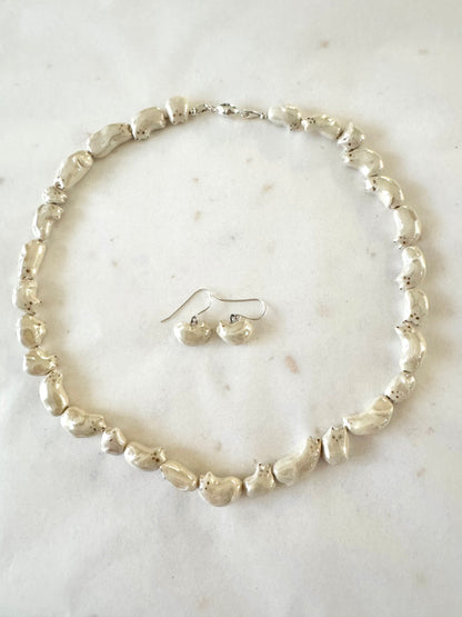 Pearly Cat Necklace