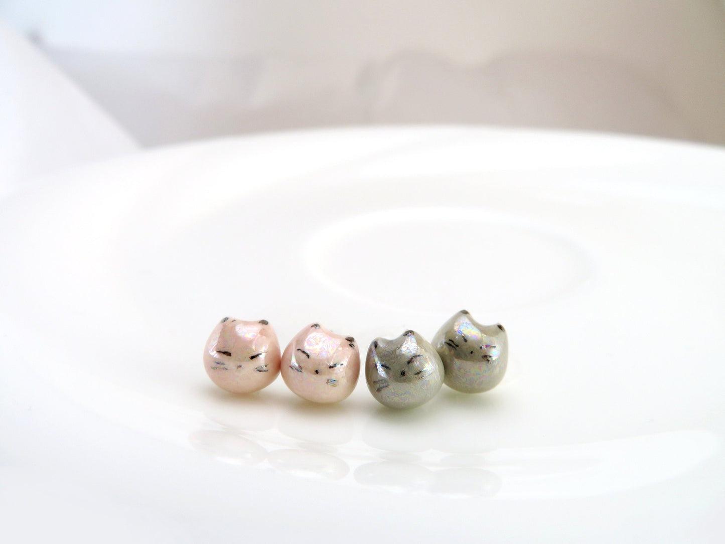 Pearly Cat Stud Earrings